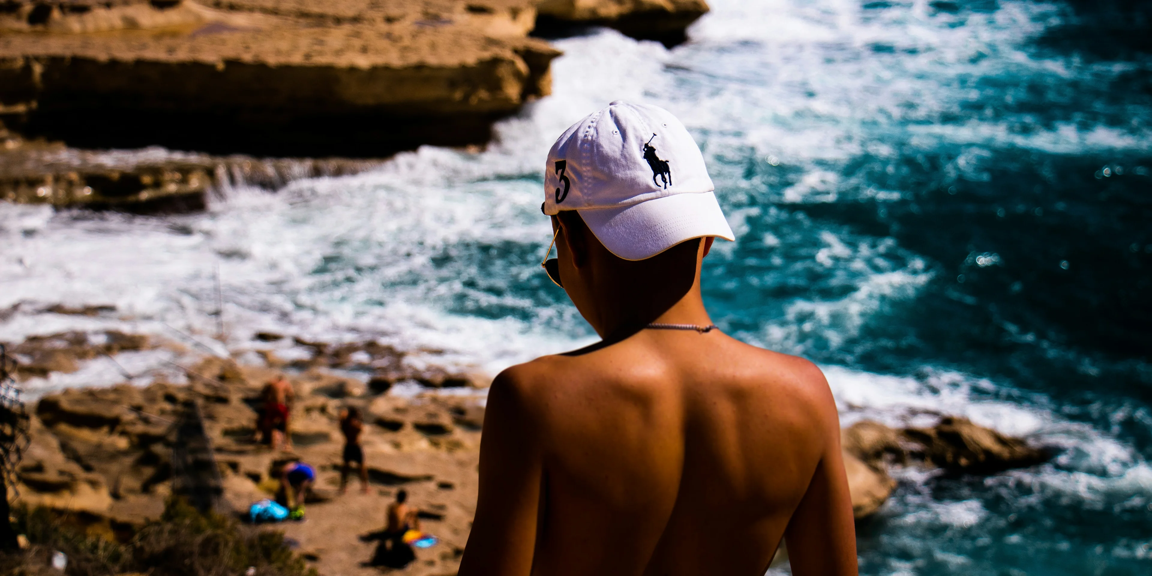 man wearing black and white Polo by Ralph Lauren fitted cap