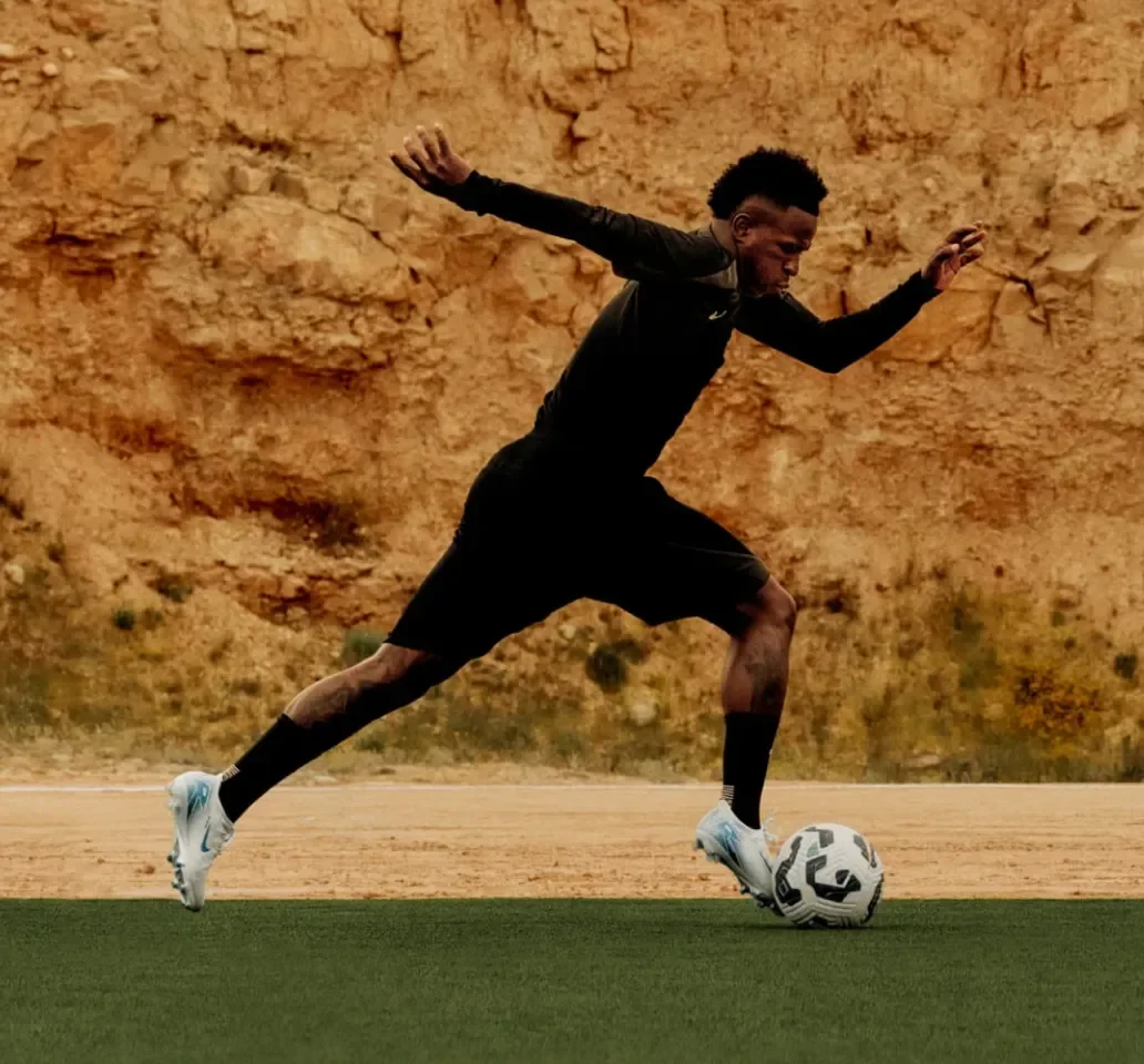 Soccer imagery featuring Nike Mercurial Vapor 16 Elite