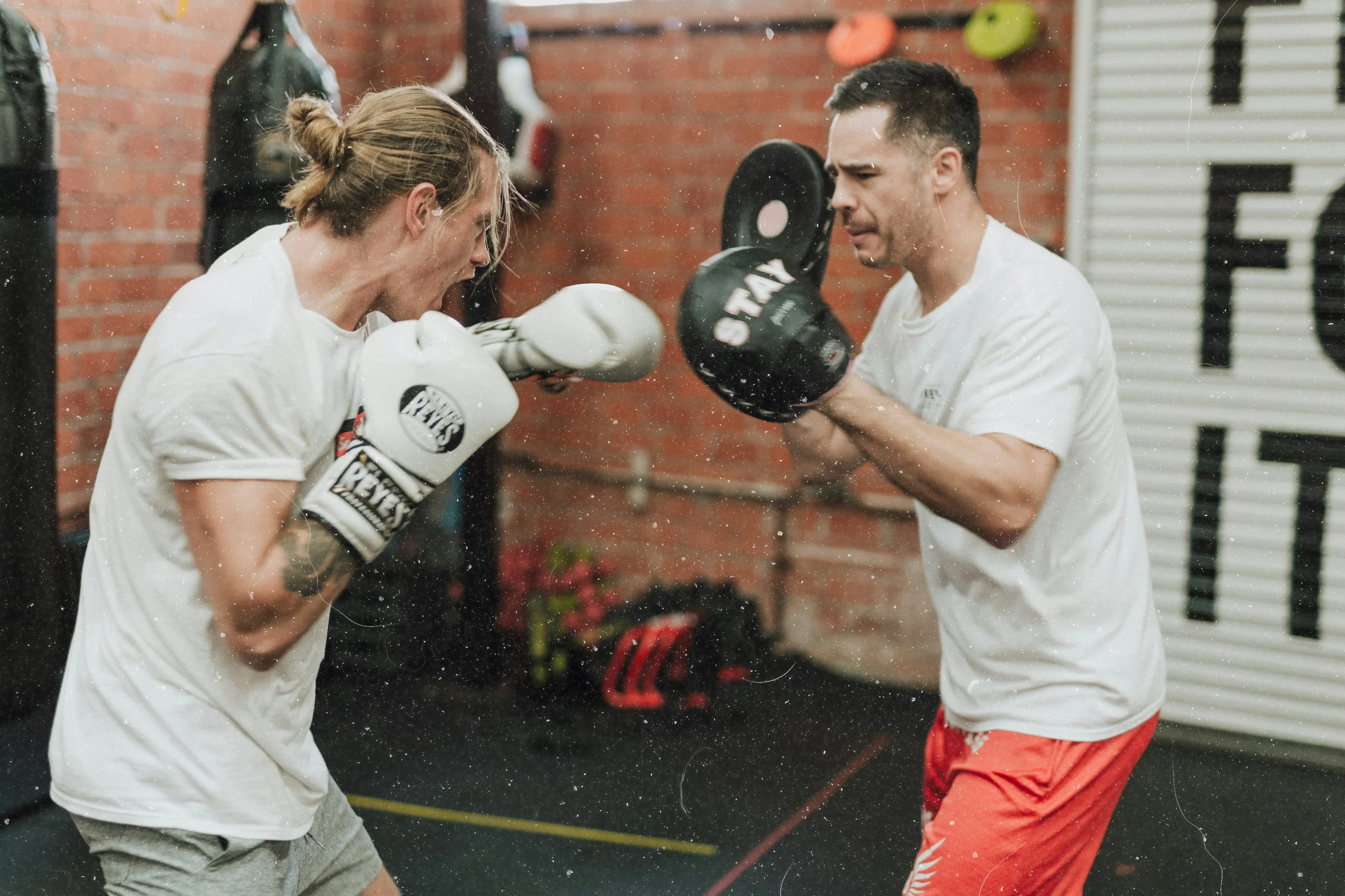 two men boxing