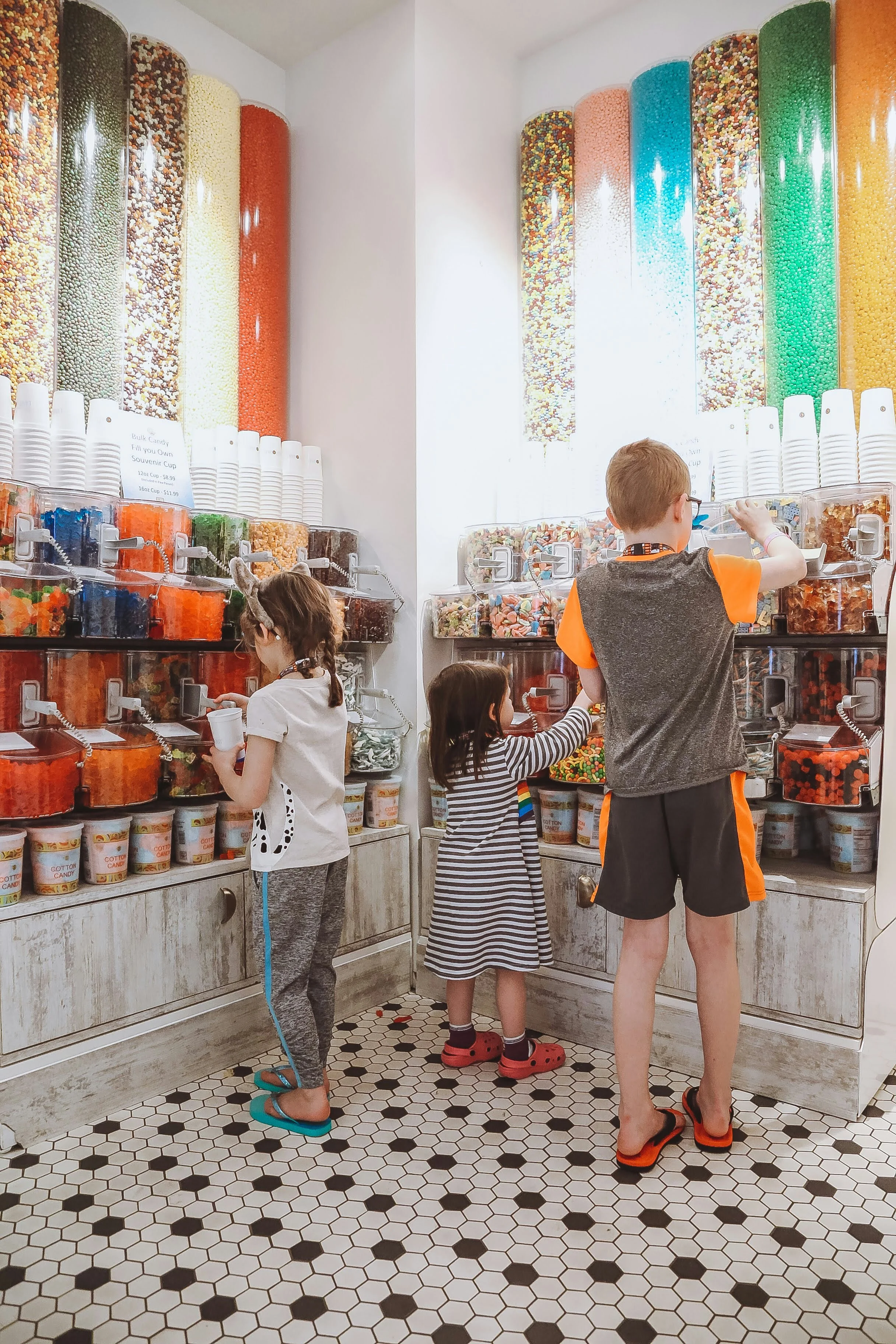 kids buying candy