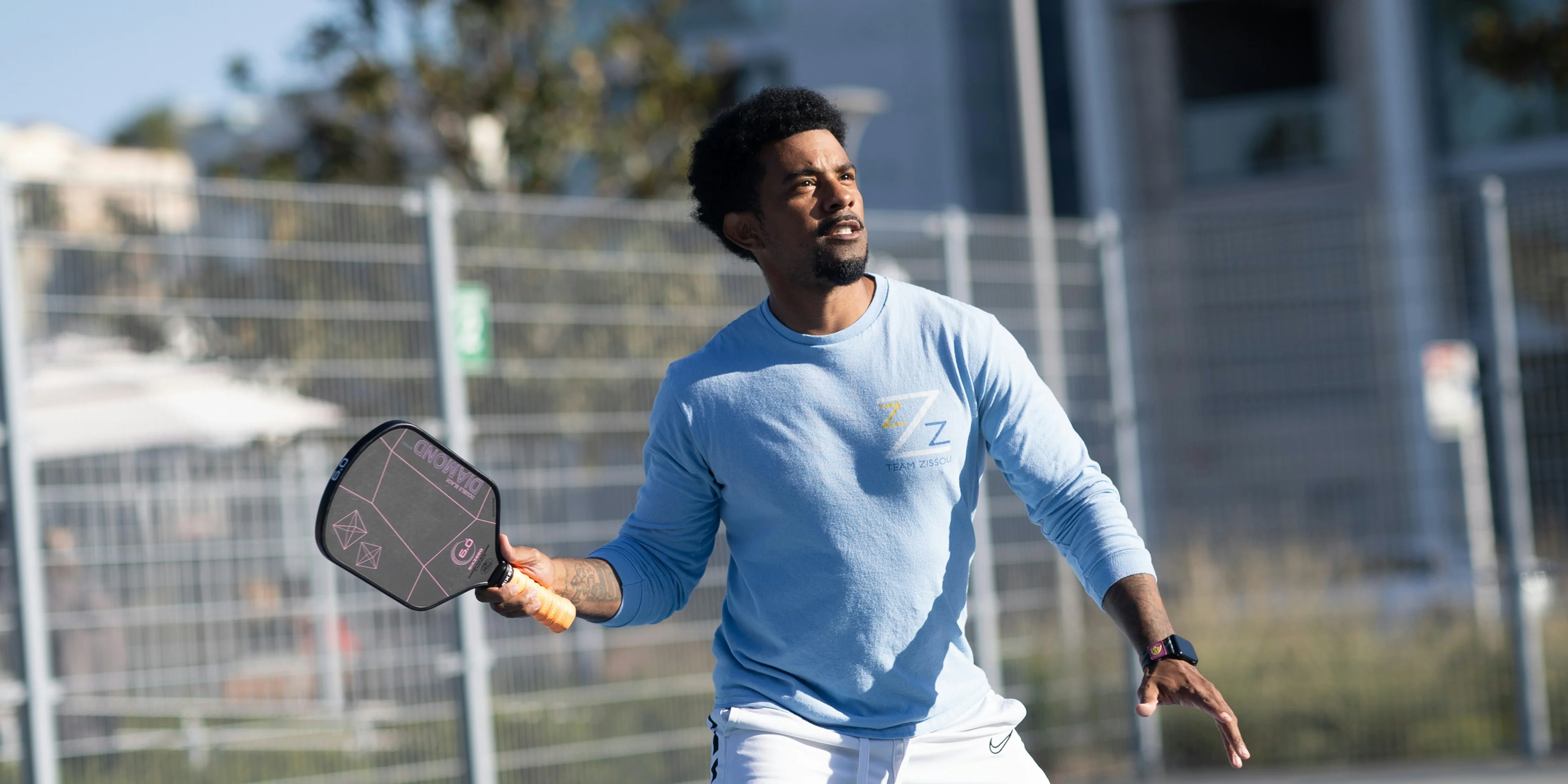 A man holding a tennis racquet on a tennis court.