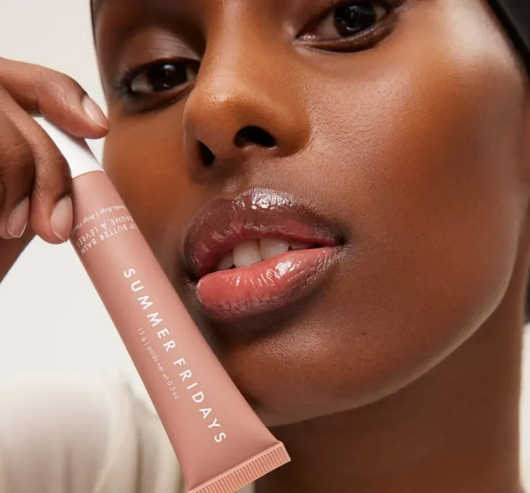 Beauty imagery featuring Summer Fridays Lip Butter Balm