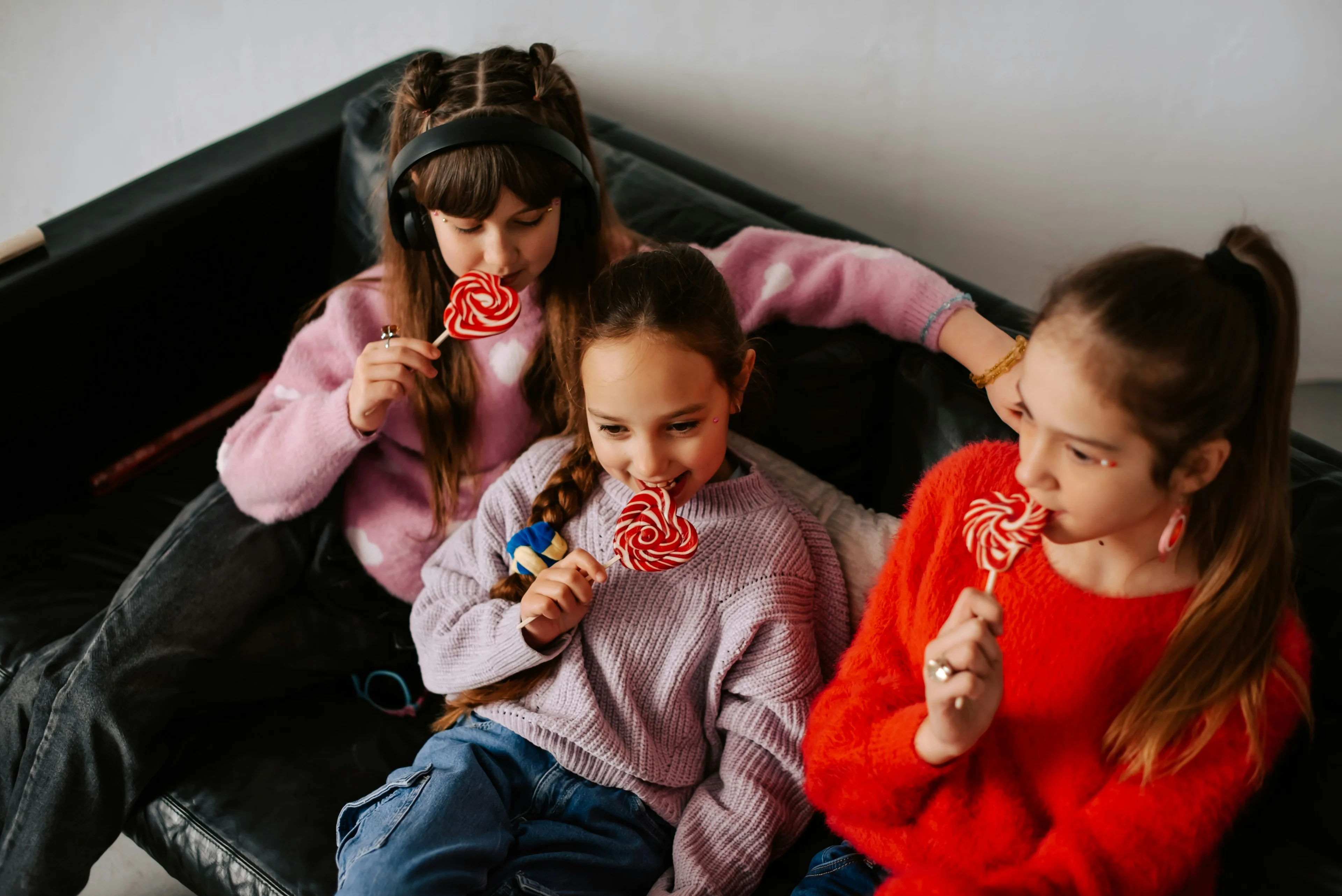kids eating candy