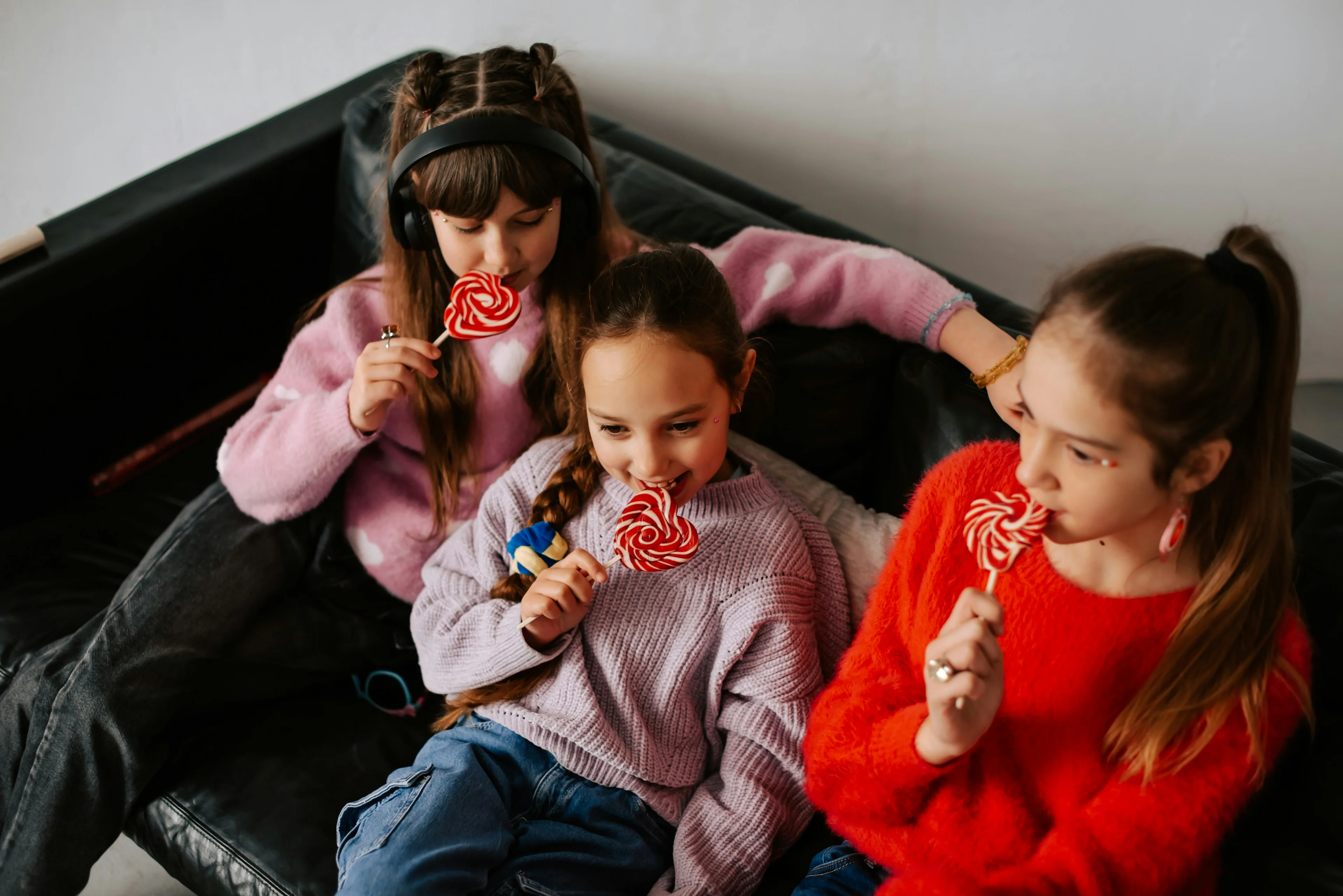 kids eating candy