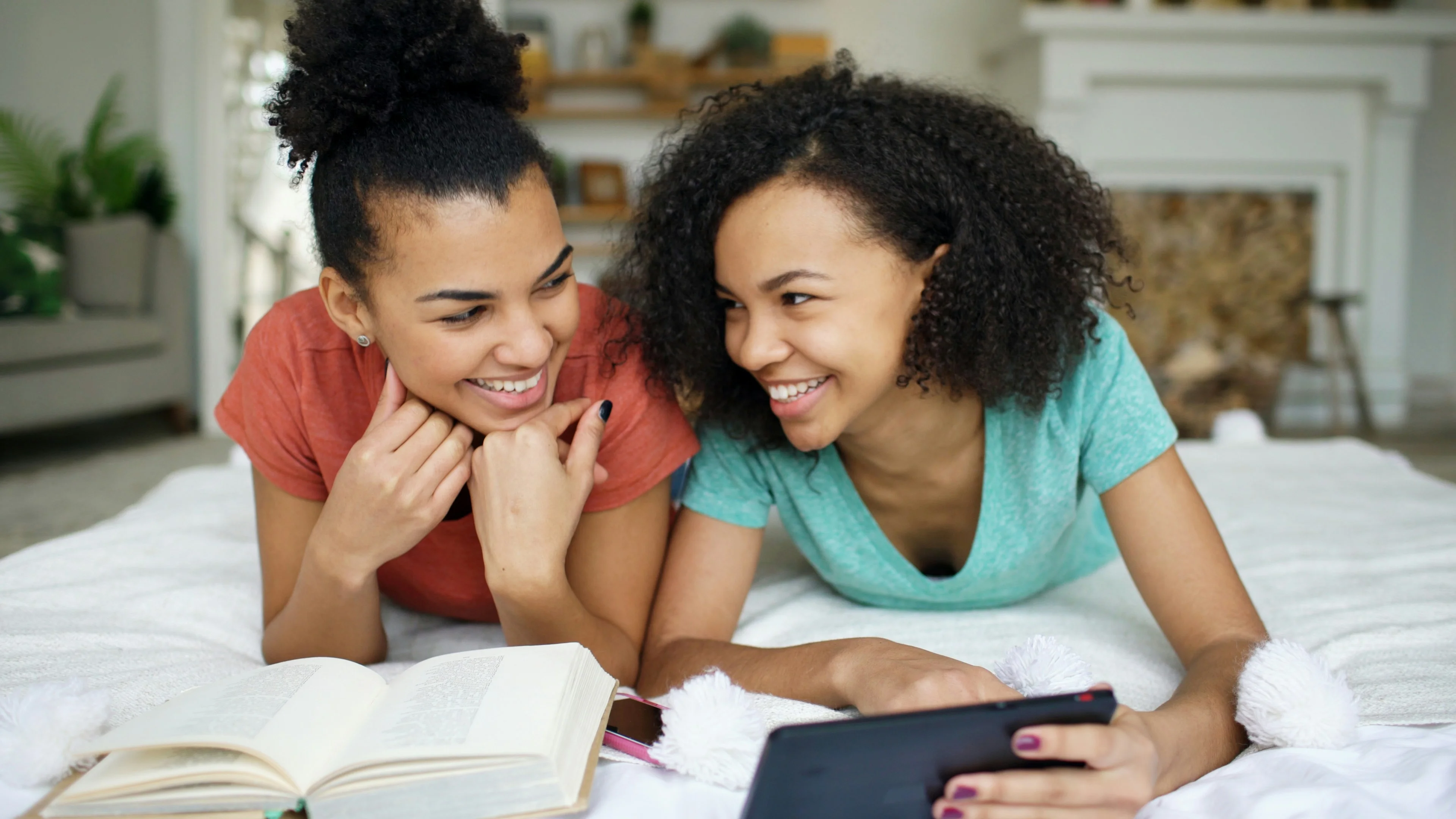 two girls reading