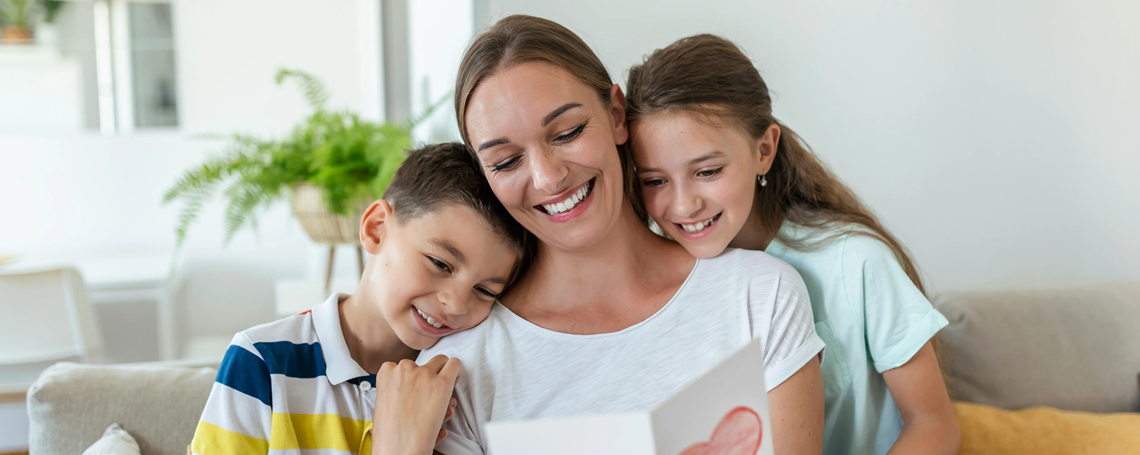 Celebrating Mom: How to Make Her Day Special, Near or Far 🌷