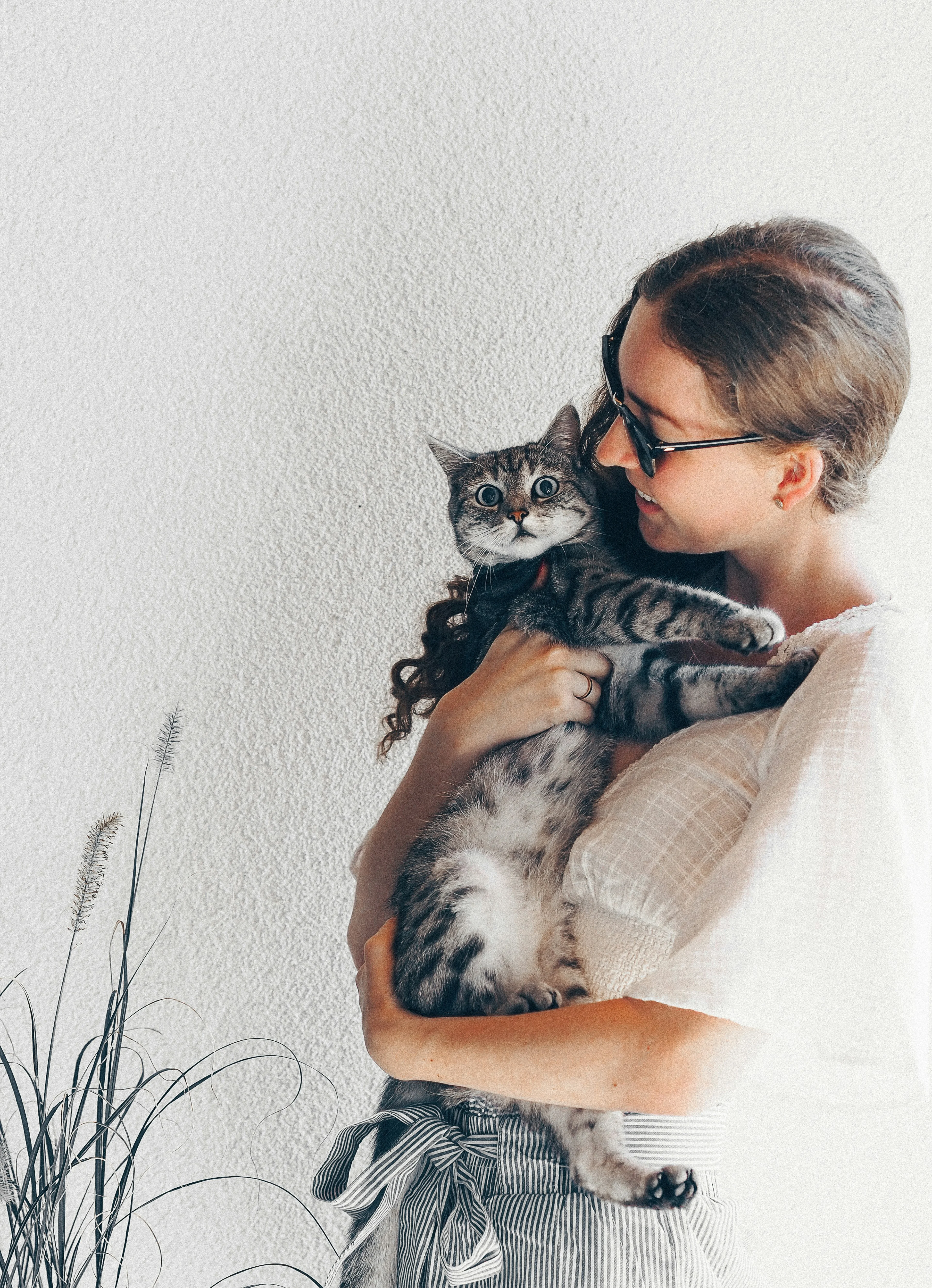 woman with her cat