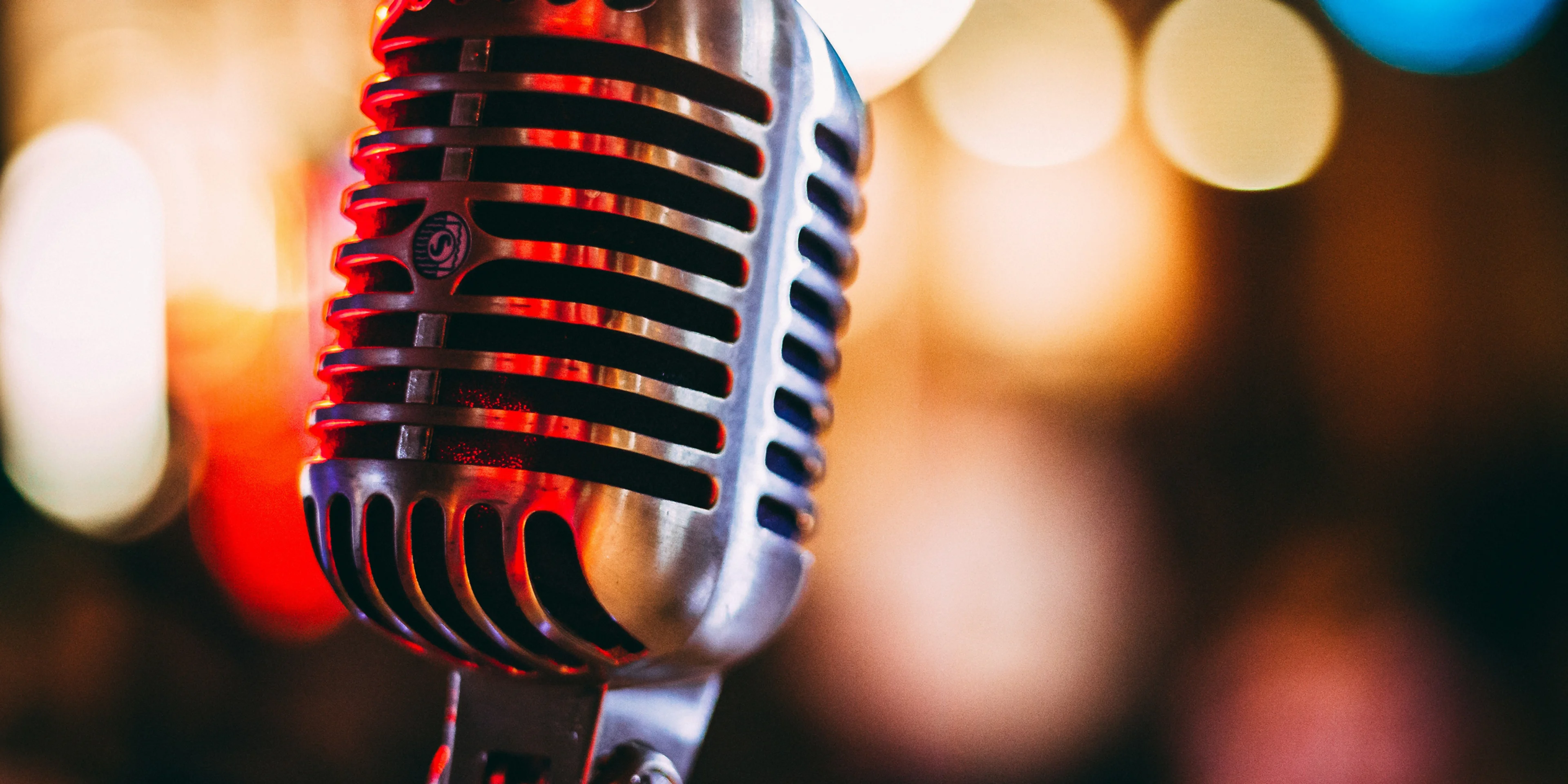 bokeh photography of condenser microphone.