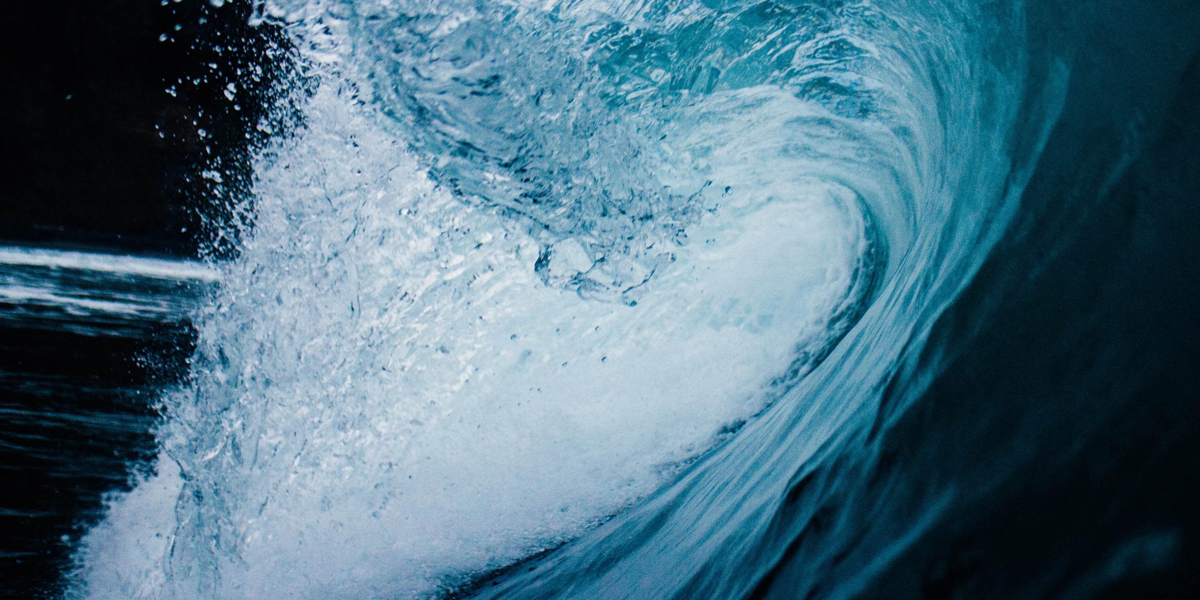 ocean tunnel wave.